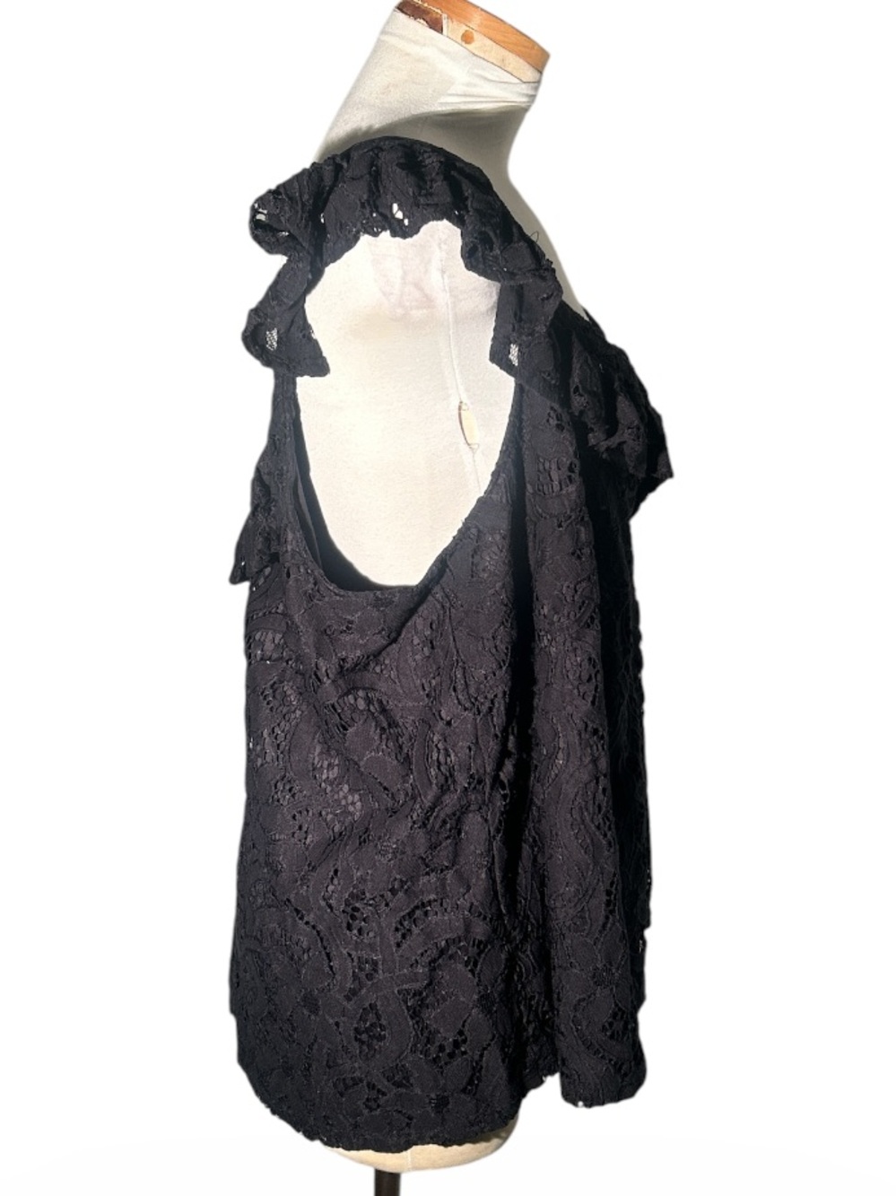 Torrid Black Lace Ruffle Button-Front Tank Plus Size 1X - Picture 4 of 10